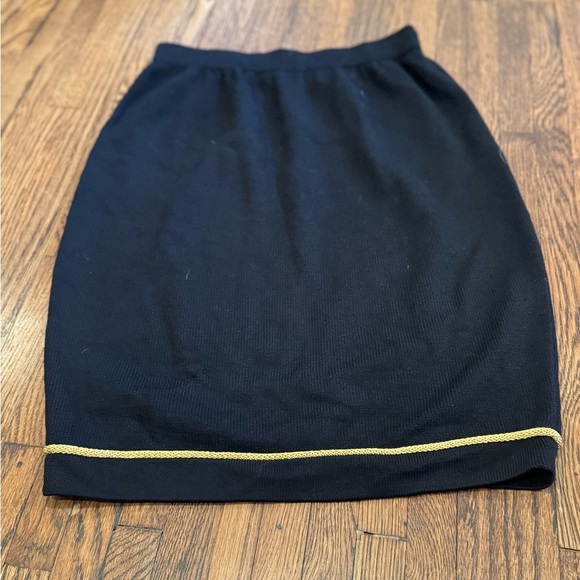 St. John Collections Classic Sheath Black Gold Stripe Pencil Skirt Knit Size 8 - Picture 2 of 6